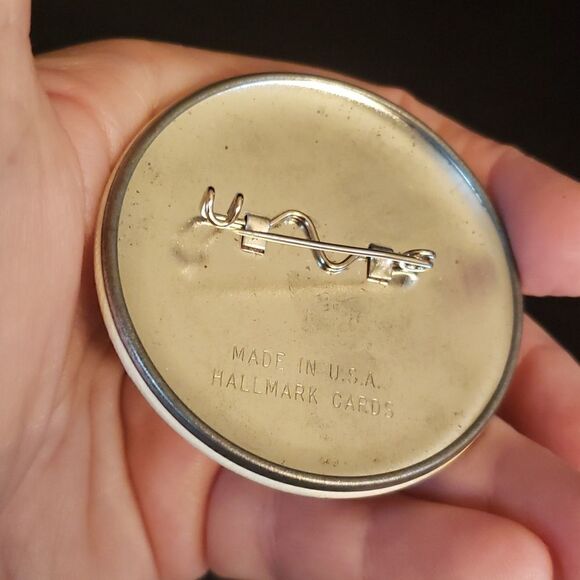 Vintage Hallmark "Joy To The World" Cats & Dog Caroling Christmas Holiday Pin - Picture 2 of 3